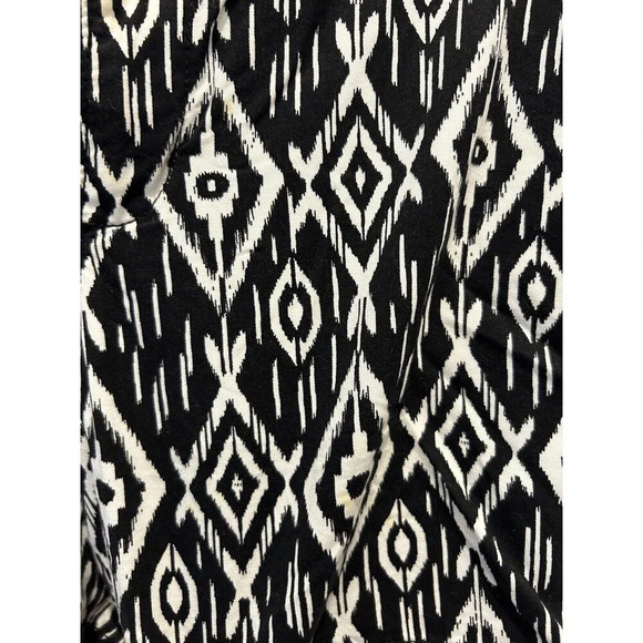 Old Navy Everyday Twill Short Womens‎ Size 12 Black White Ikat Mid Rise Cotton - Picture 2 of 7